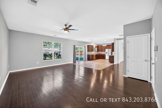 Building Photo - 165 Weeping Cypress Dr
