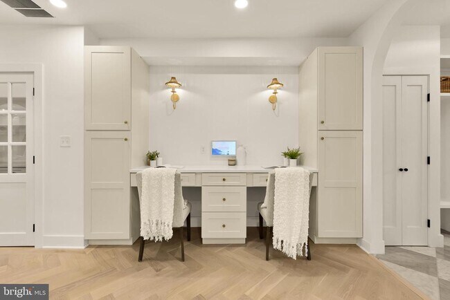 Building Photo - 1706 Bay St SE