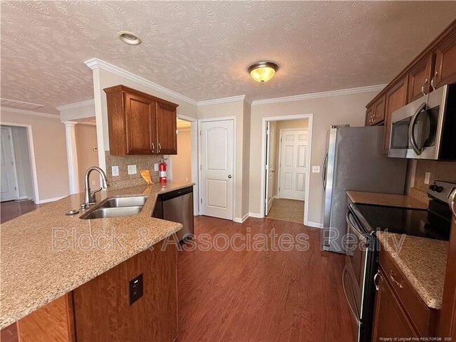 Building Photo - 402 Colonist Pl