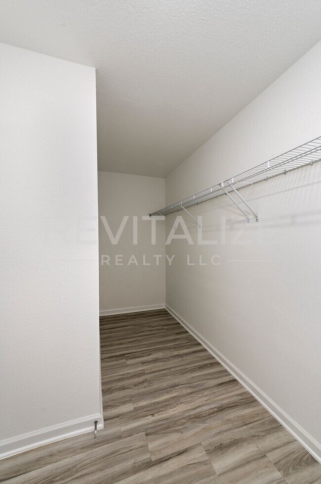 Building Photo - 1097 Hayward Lp