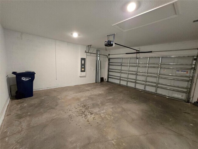 Building Photo - 11207 Fieldstone Dr