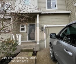 Building Photo - Great South Salem Townhouse- Move in Ready