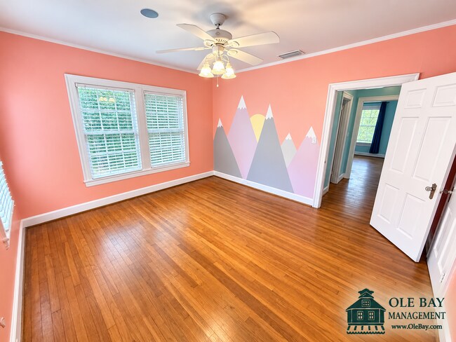 Building Photo - Charming Midtown Cottage
