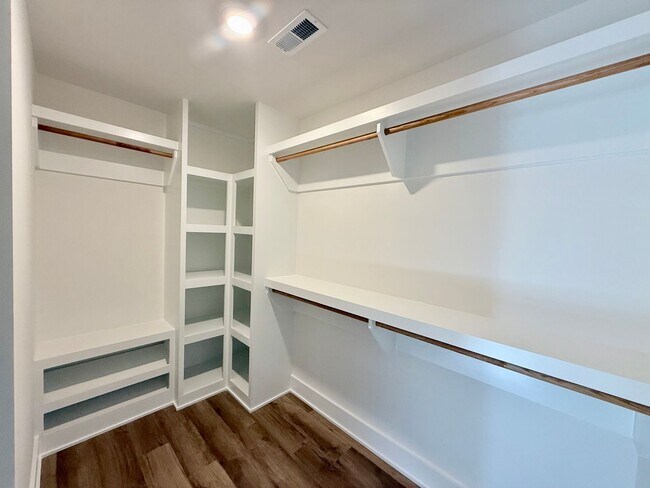 Building Photo - 2805 Fordwood Dr