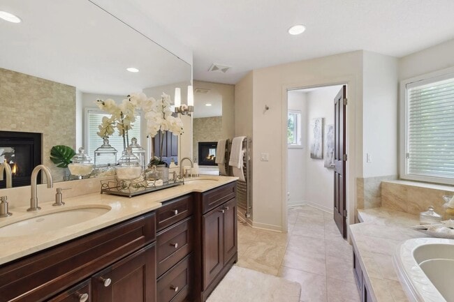 Building Photo - 6484 Ivy Way