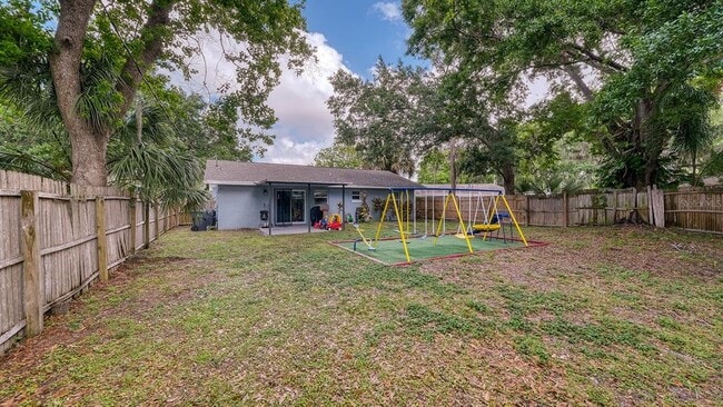 Building Photo - 2122 Lake Blvd
