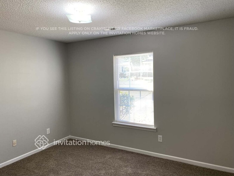 Building Photo - 6022 Country Walk Dr