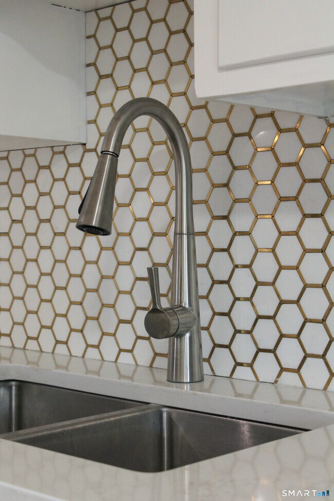 Building Photo - 651 Quinnipiac Ave