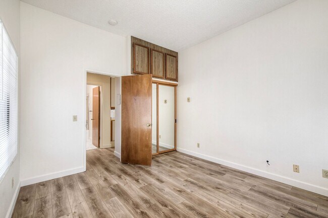 Building Photo - La Jolla Pines- Top Level 2 Bed/2 Ba Available Now!!