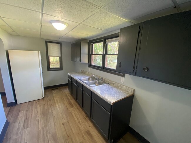 Building Photo - 428 Avenue E