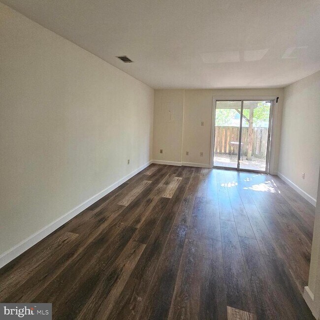 Building Photo - 5911 Sir Cambridge Way