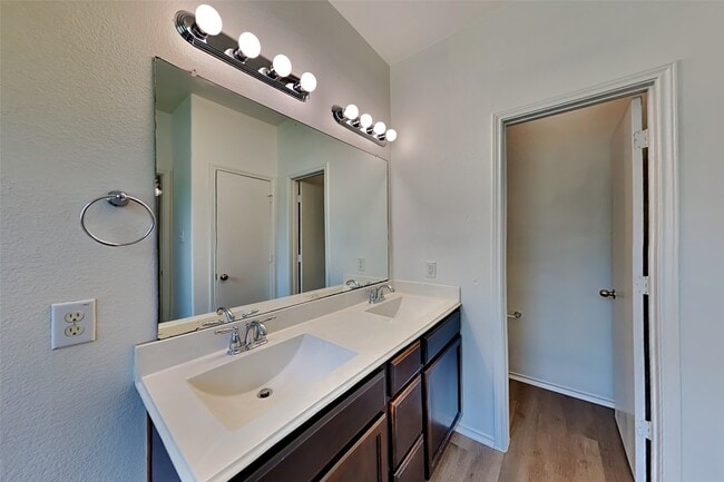 Building Photo - 10016 Sterling Pl Dr