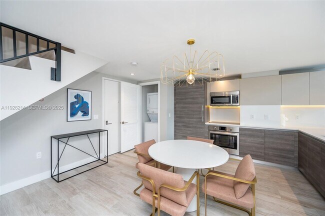 Building Photo - 121 NE 34th St