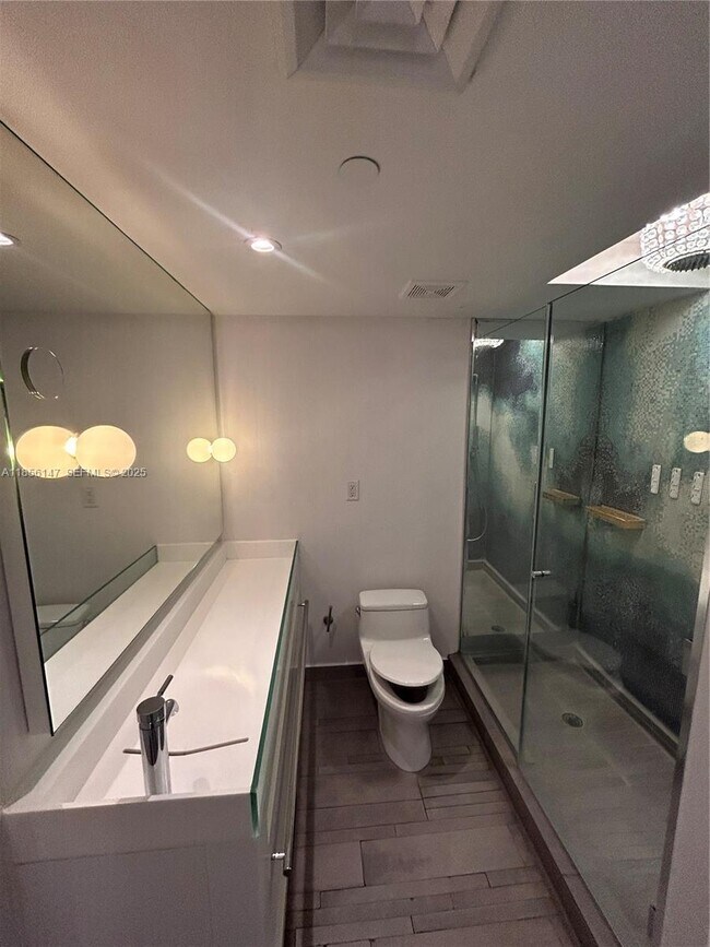 Building Photo - 1100 West Ave