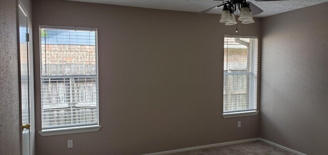 Building Photo - 2805 Knoxville Dr