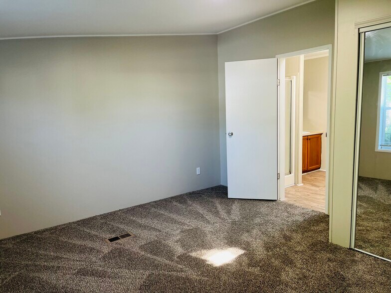 Building Photo - 9363 Little Spruce Ct