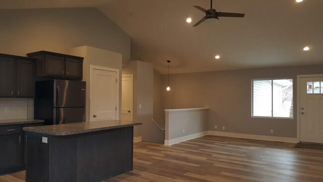 Building Photo - 5128 Betty Lou Blvd