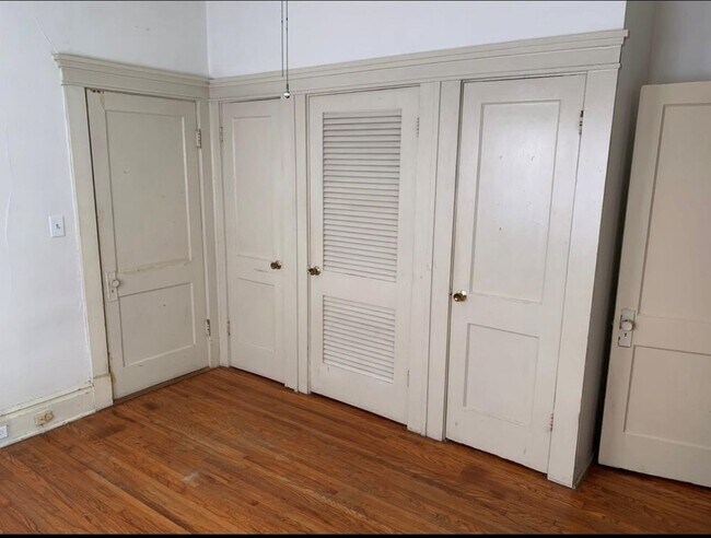 Building Photo - 450 Garland St