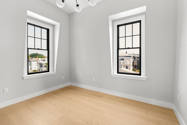 Building Photo - 34 Pinckney St