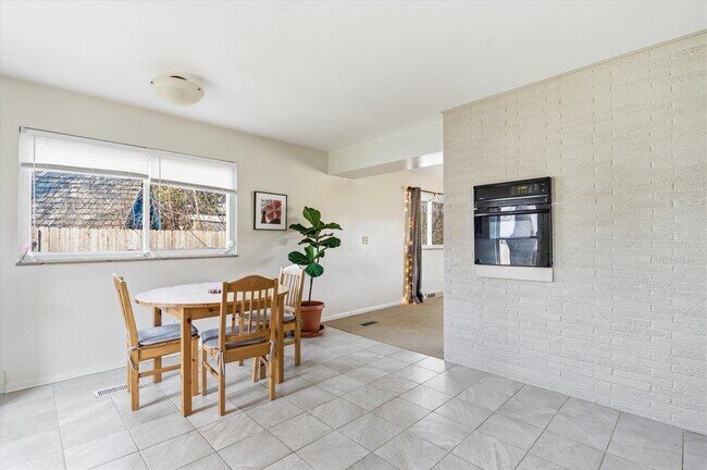 Building Photo - 2220 E Stadium Blvd