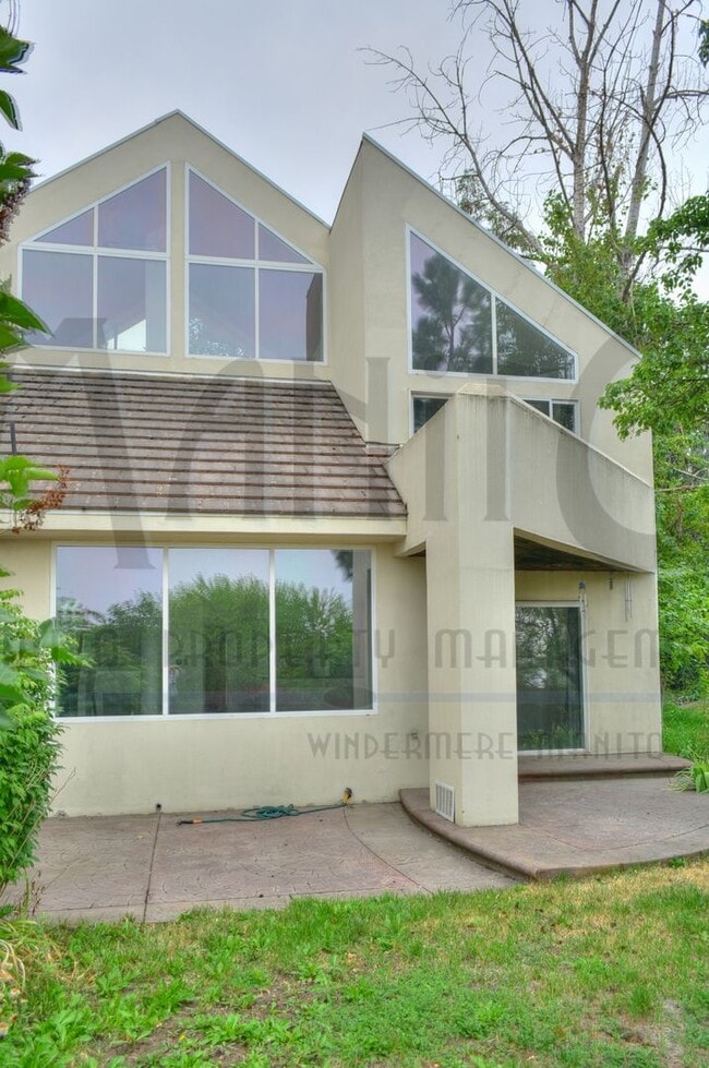 Building Photo - Unique Jon Sayler Designed Townhome