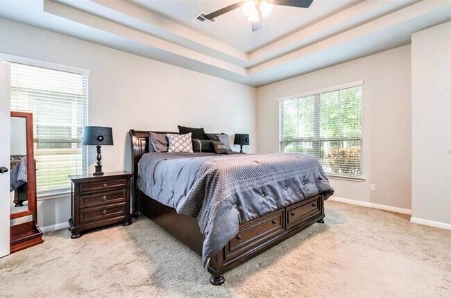 Building Photo - 2001 Herzog