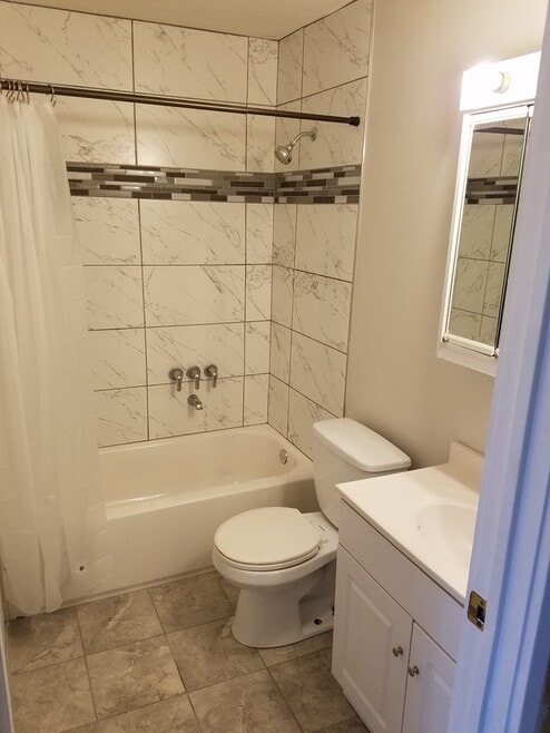 Building Photo - 9390 Bay Colony Dr
