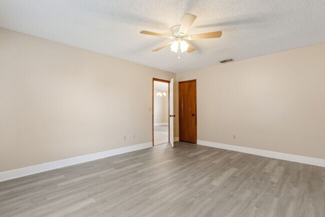 Building Photo - 8471-8473 3 Creeks Blvd