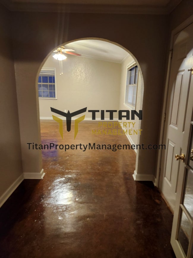 Building Photo - 3b/2b house