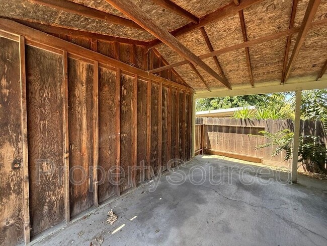 Building Photo - 208 N Acacia Ave