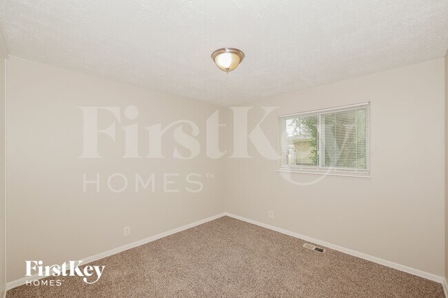 Building Photo - 9420 Shenandoah Dr