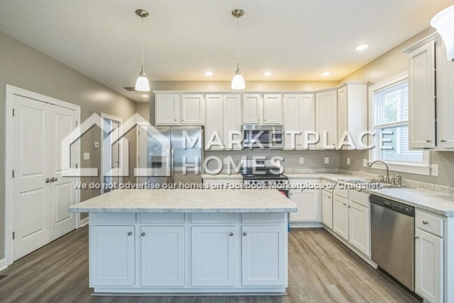 Building Photo - 216 Hendricks Pl