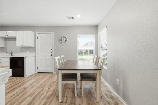 Building Photo - 11036 N Lake Mist Ln