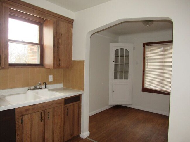 Building Photo - Charming 3BD Home In Maple Hts.