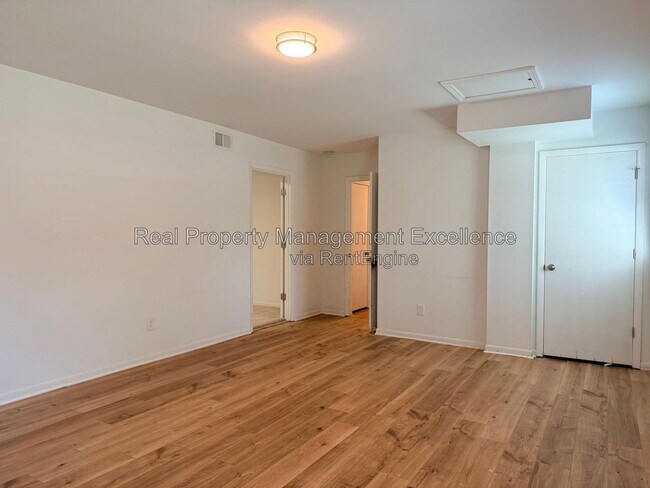 Building Photo - 108 Hassell Ct