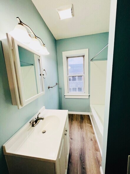 Building Photo - 16 Olivine St