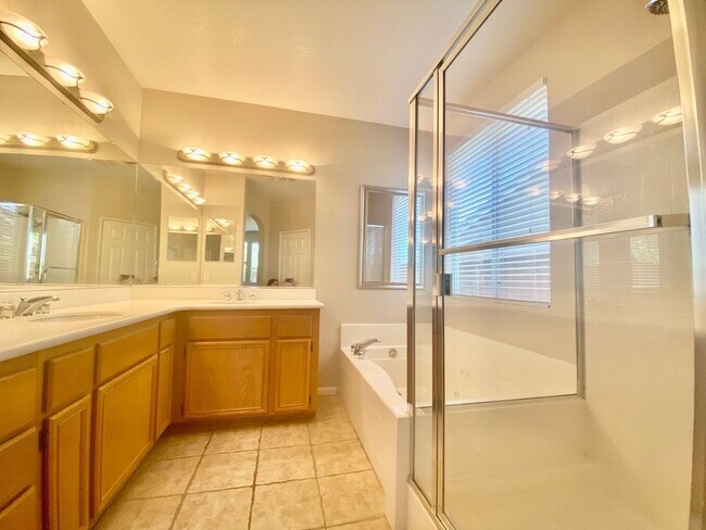 Building Photo - Stunning 4 bedroom home in Oceanside!!