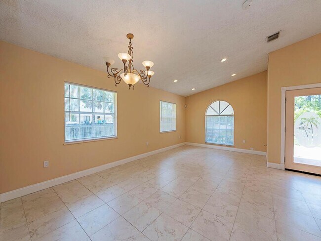 Building Photo - GOLDEN GATE ESTATES-3 BED 2 BATH SINGLE FA...