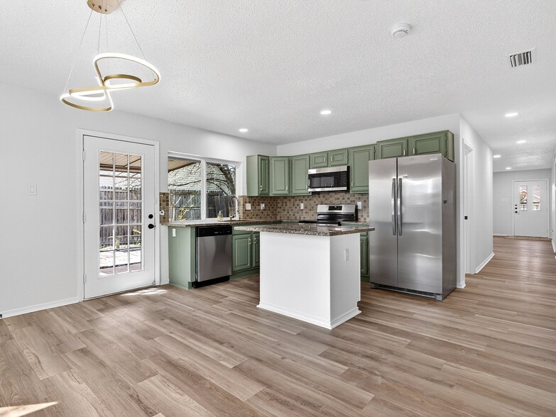 Building Photo - 3808 Glover Dr