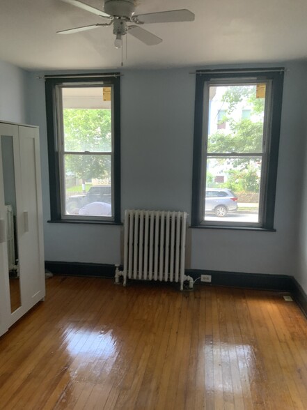 Building Photo - 520 Kenyon St NW