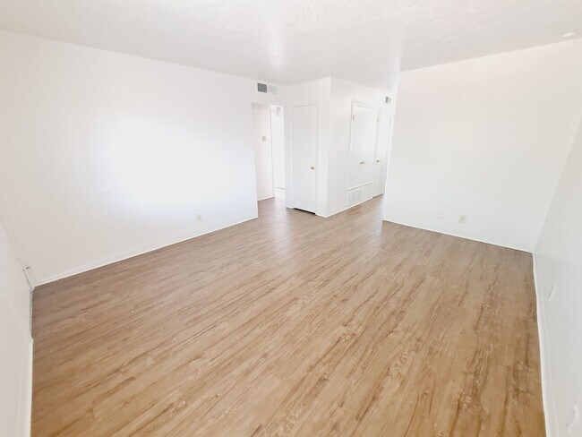 Building Photo - 3618 Lafayette Dr NE