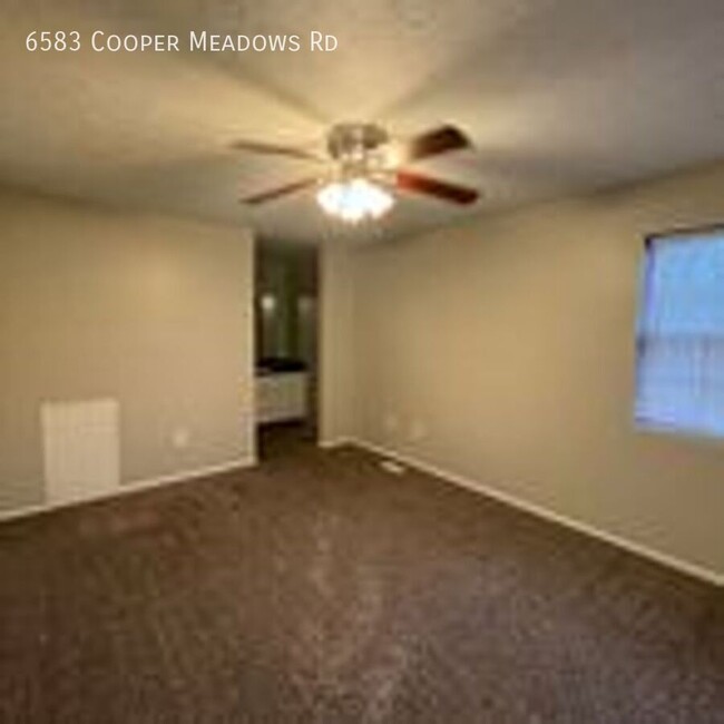 Building Photo - 2 Bed 2.5 Bath - Updated, Scenic, Convenient