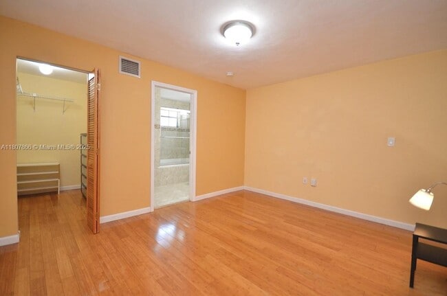 Building Photo - 335 Navarre Ave