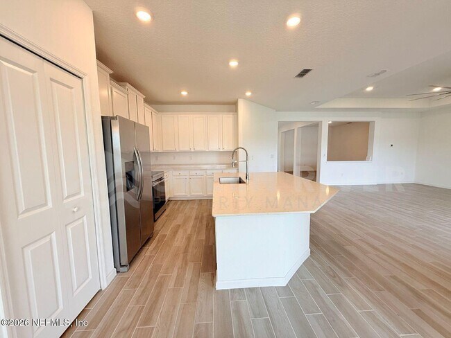 Building Photo - 2717 White Cedar Ln