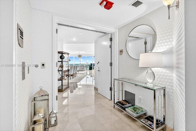 Building Photo - 2127 Brickell Ave