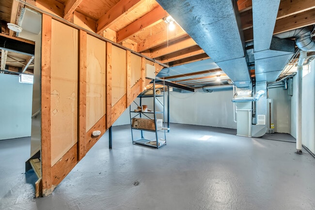 Building Photo - 197 Kings Way