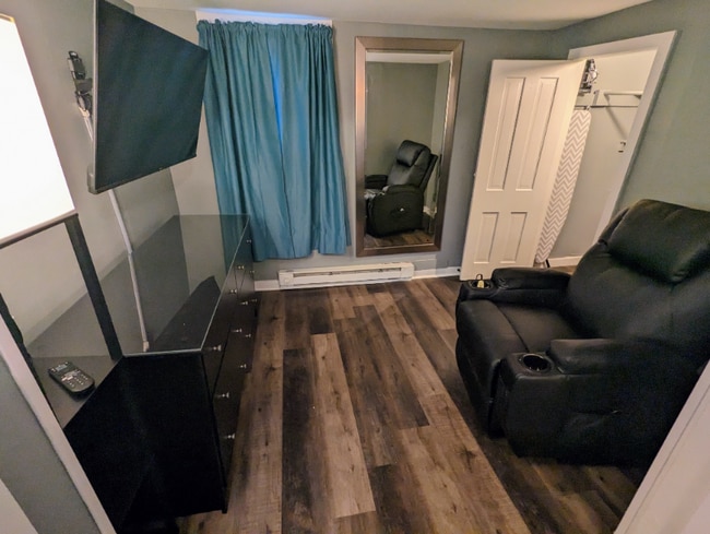 Building Photo - 146 2nd St