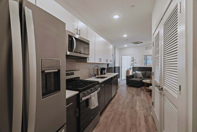 Building Photo - 1214 N American St