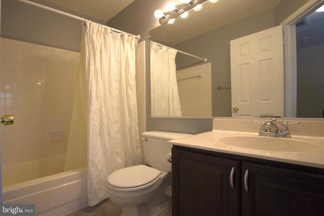 Building Photo - 5339 Buxton Ct