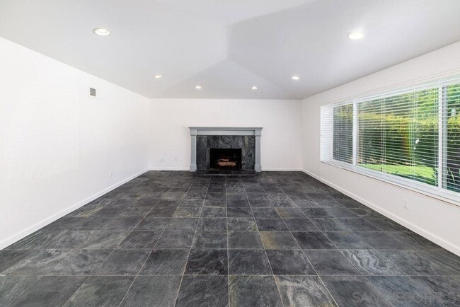 Building Photo - 8686 Cliffridge Ave